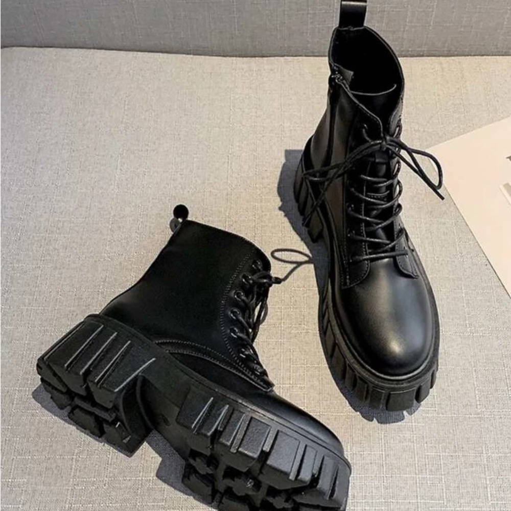Women’s fashion combat boots